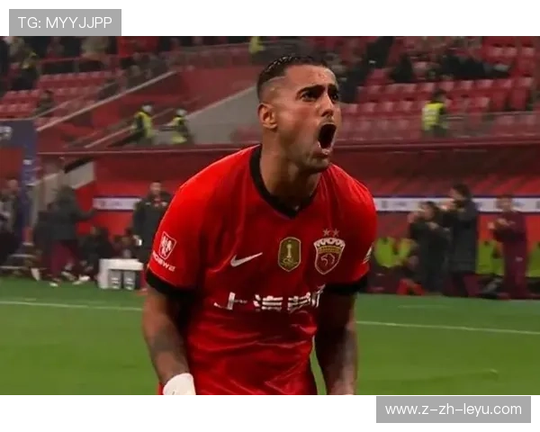 上海海港莱昂纳多边路突破创造威胁：从场上技艺到生活灵感