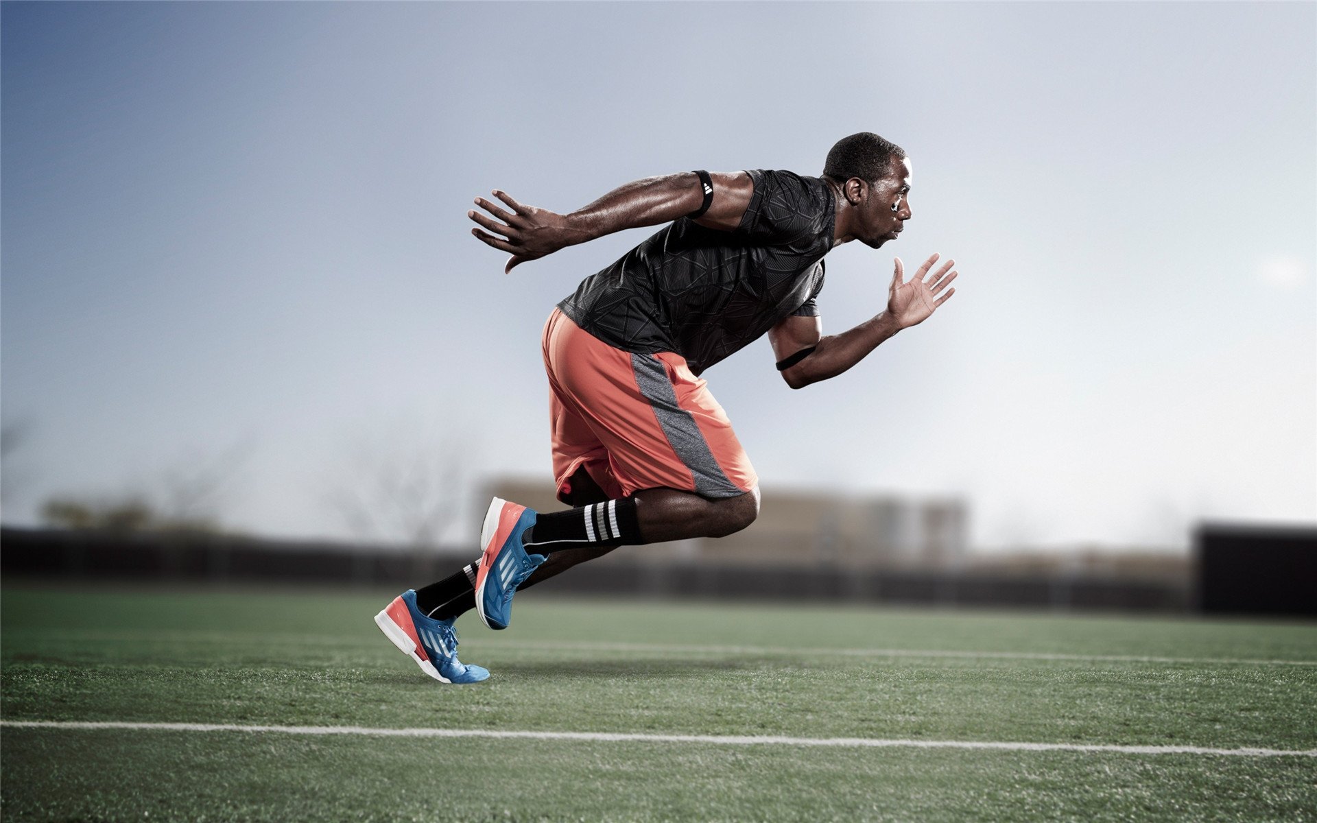 智能镜子AI体态评估服务进入社区 纠正久坐导致的驼背与骨盆前倾